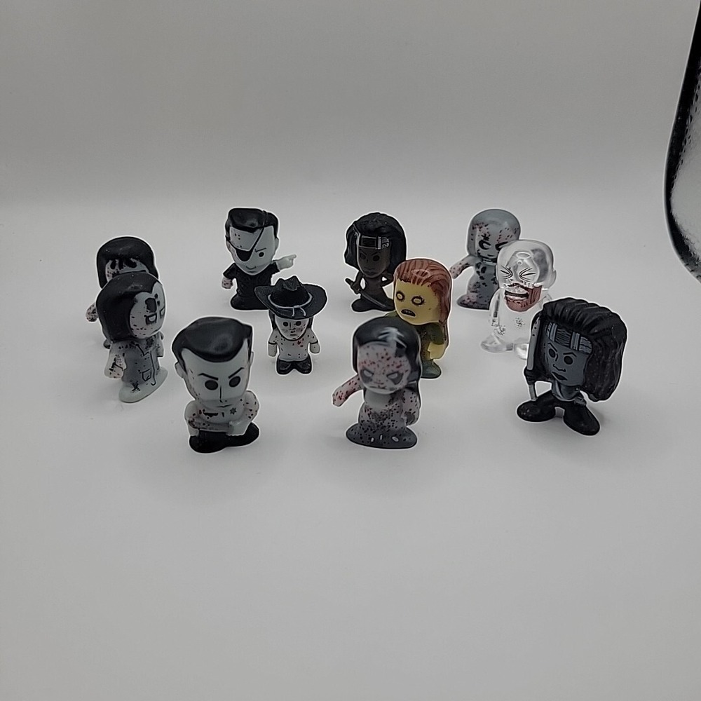 Walking Dead 2015 AMC Mini Figures Tin Plastic Black And White